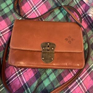 Patricia Nash brown leather crossbody with a twist lock beautiful clean